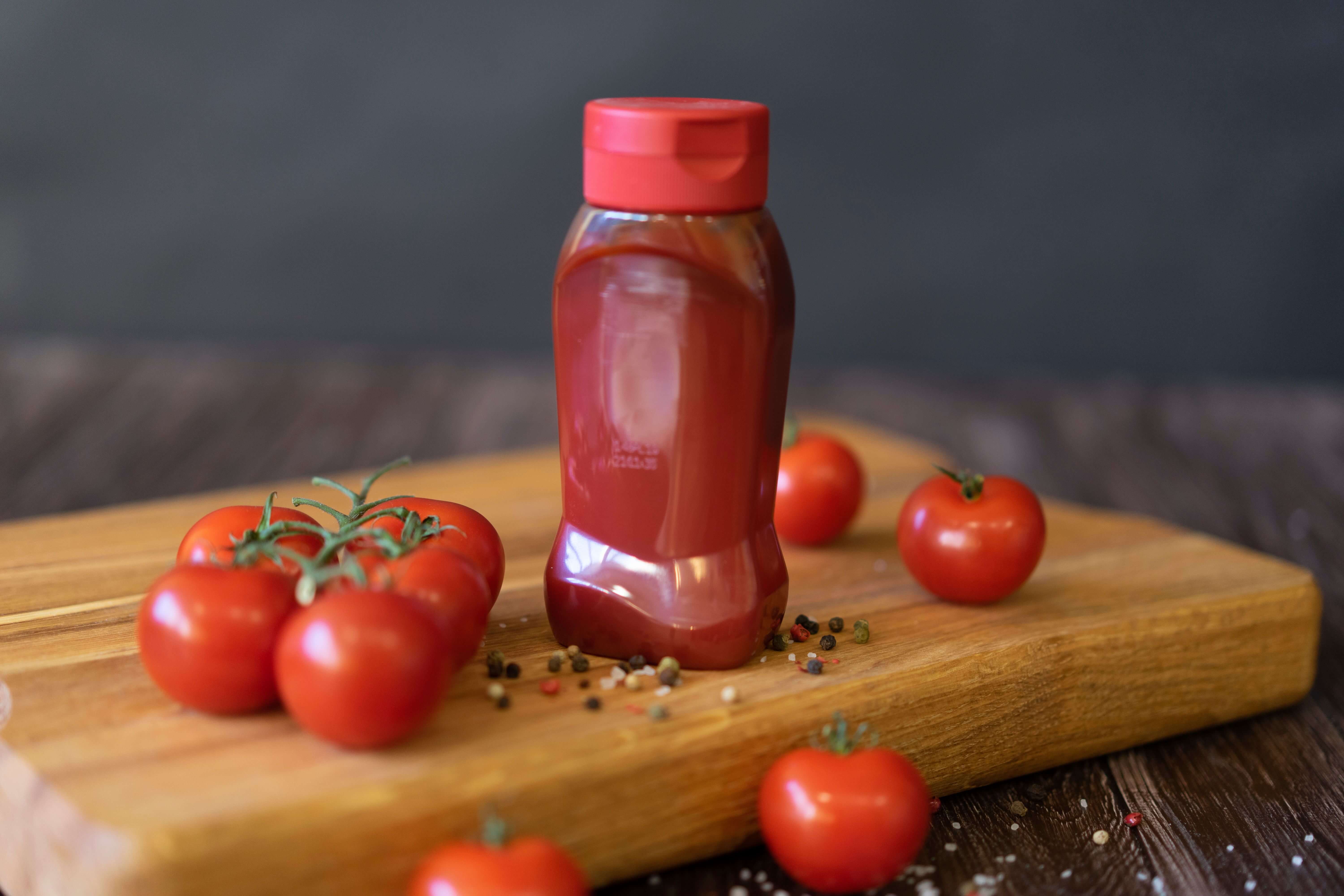 A portion of tomato ketchup