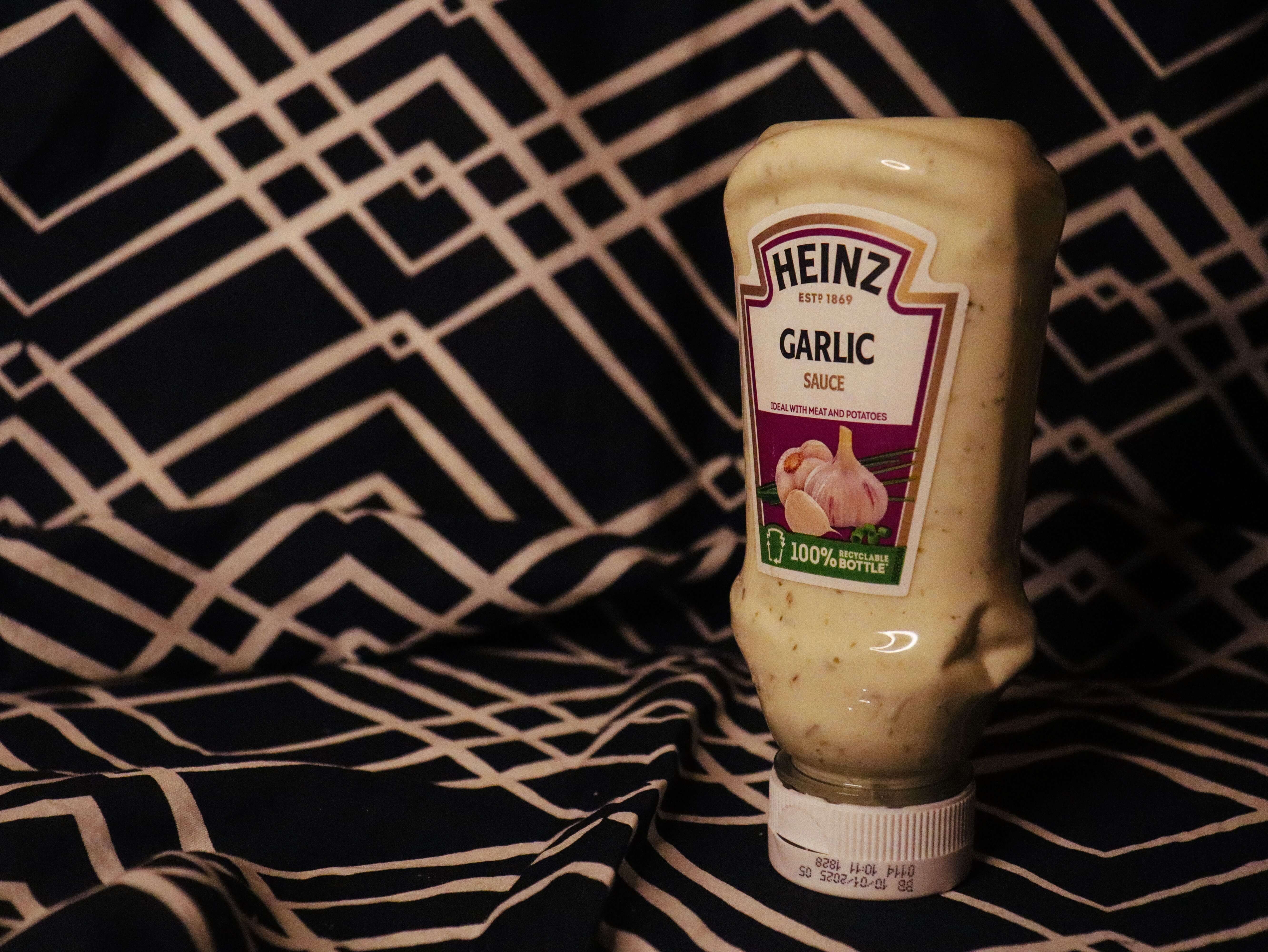 A portion of garlic sauce