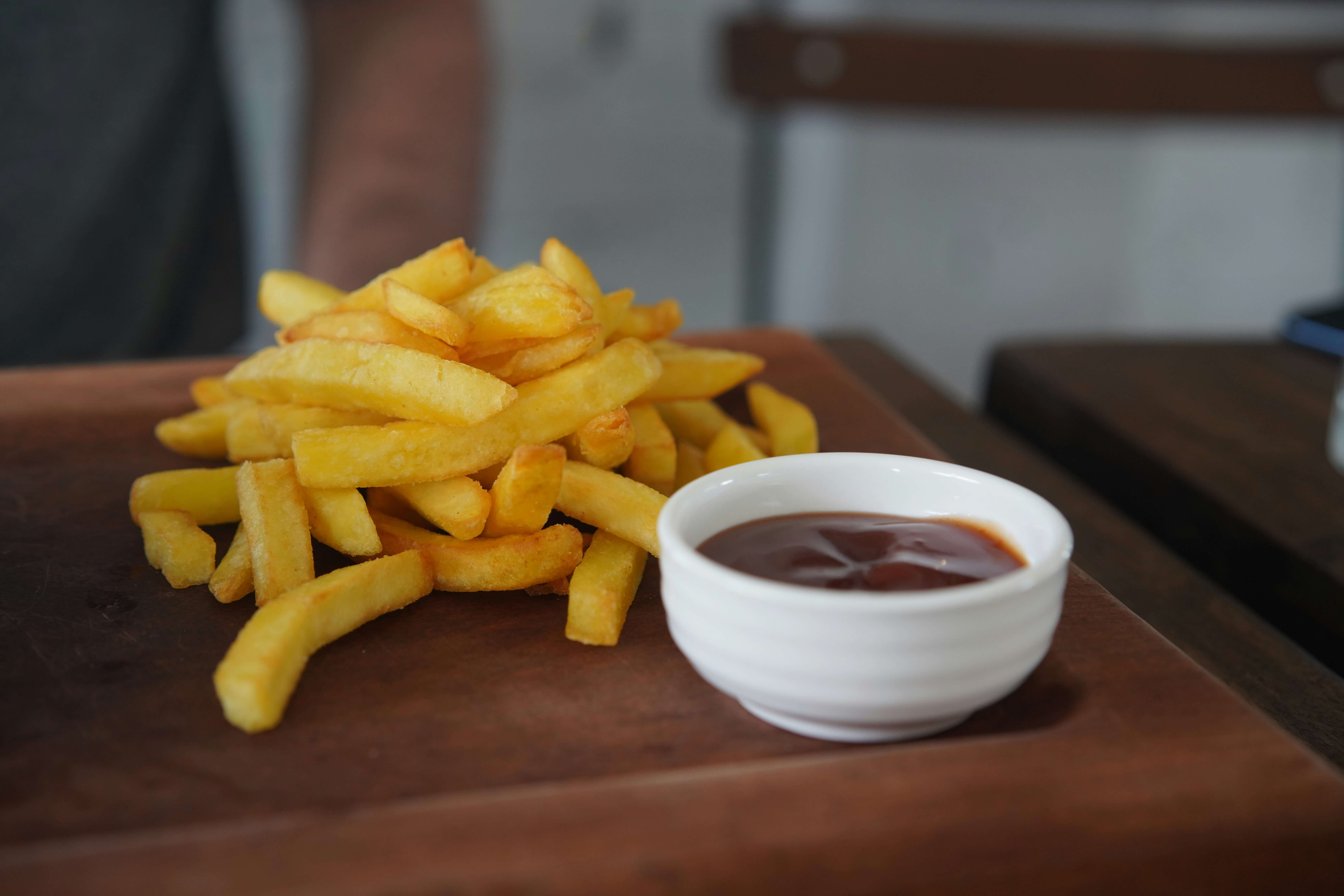 A portion of chips and gravy